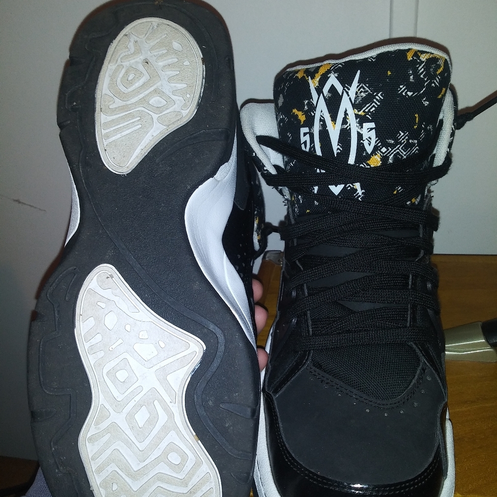 Mens Adidas 11 1/2 shoes